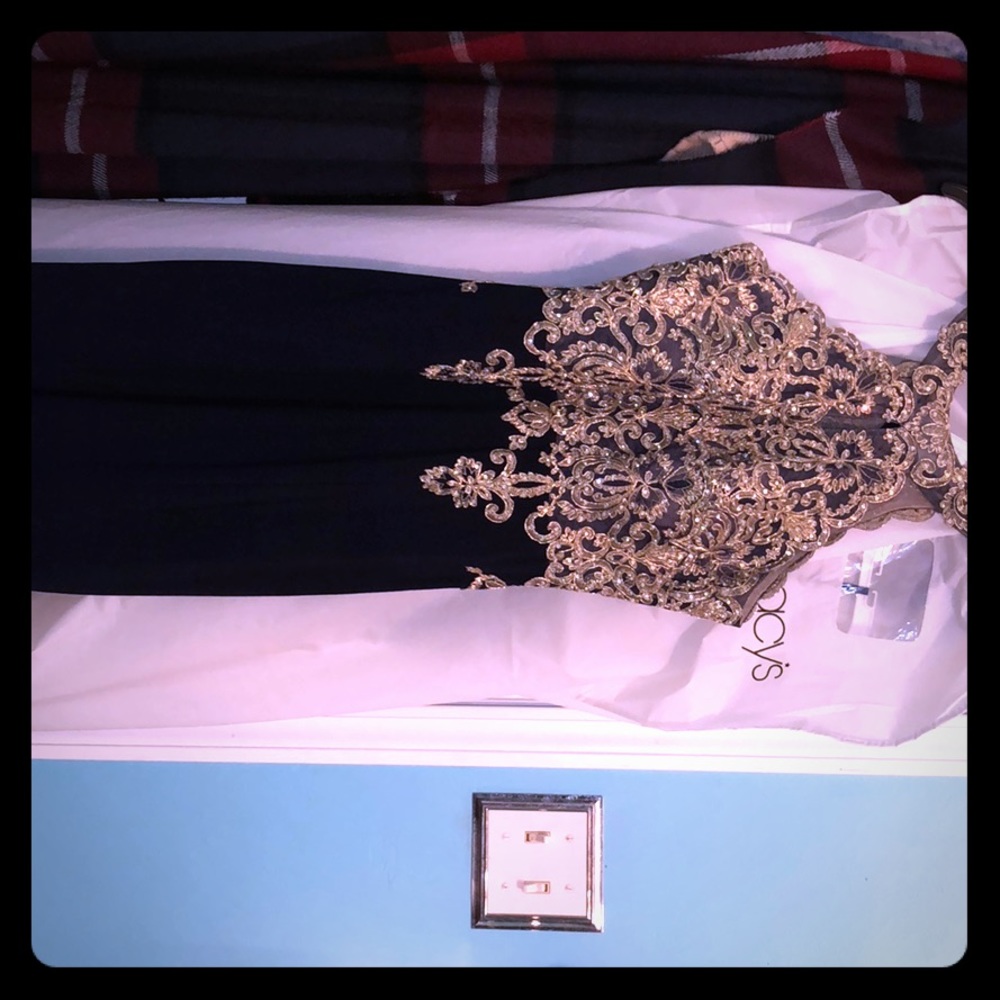 Prom dress. Size 4. Altered for someone 4’11-5’2.